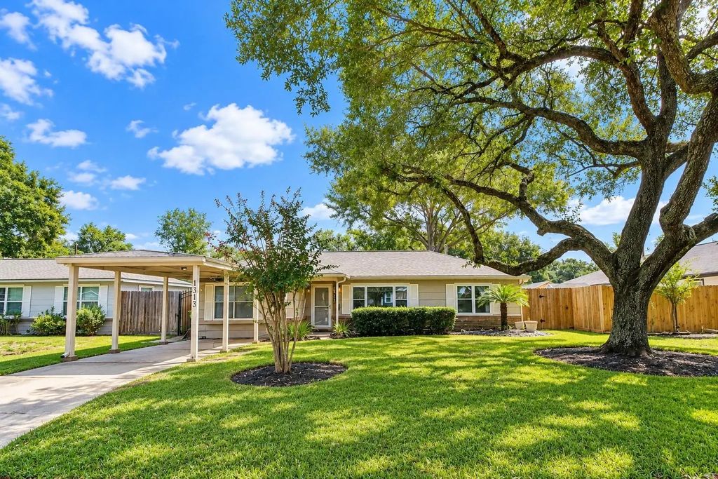 1313 Tobola Street, Rosenberg