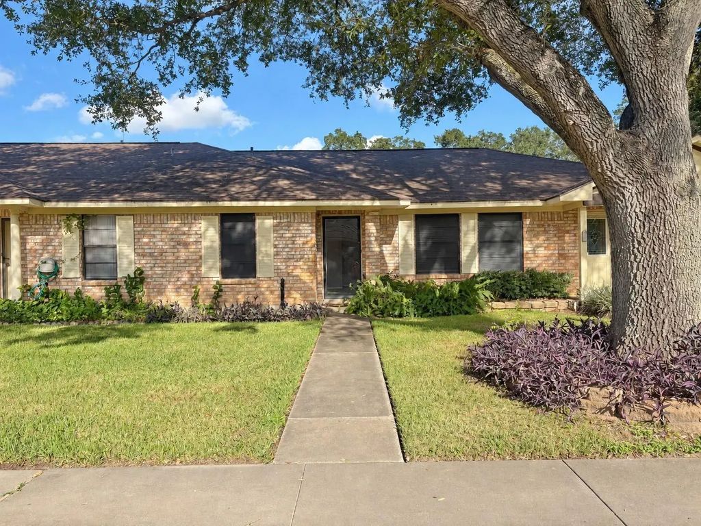 2100 Austin Street 23, Bay City