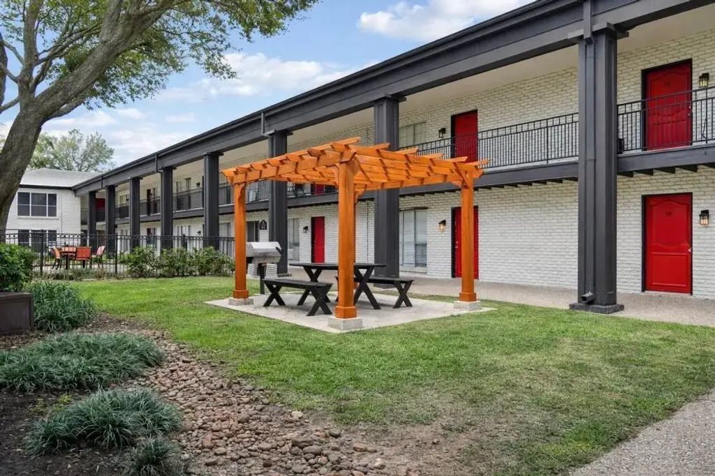 2815 Greenridge Drive 3-064, North Houston