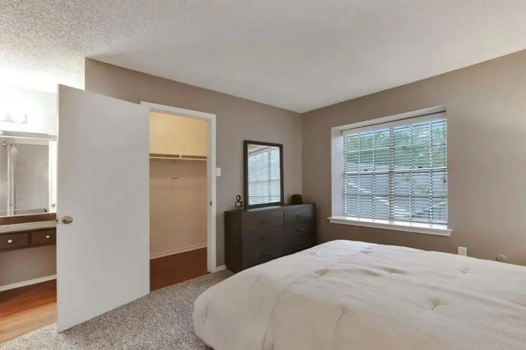 4401 Glenview Court 4218, North Richland Hills