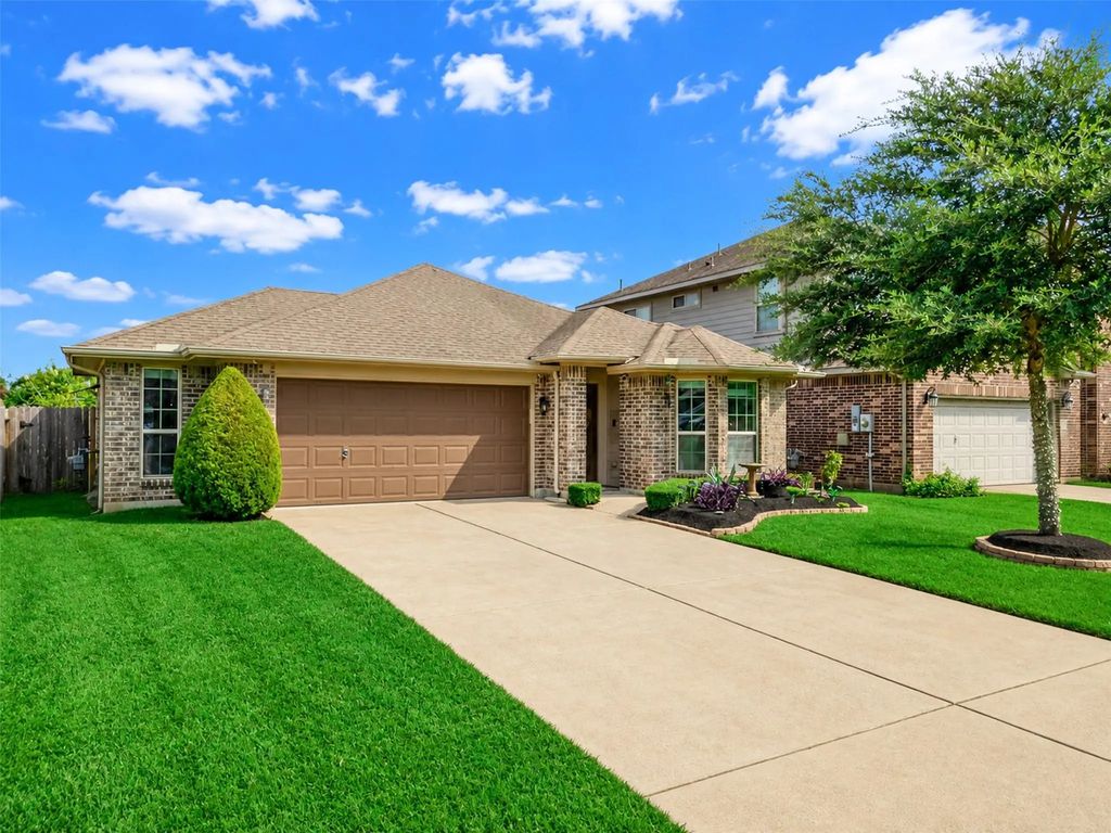 4827 Ladona Court, League City