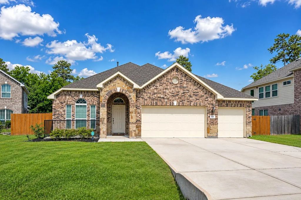 604 W Linnwood Drive, Woodbranch