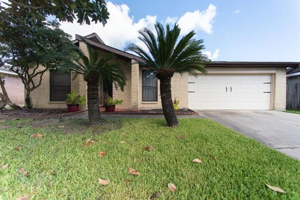 16031 Windom Drive, Webster