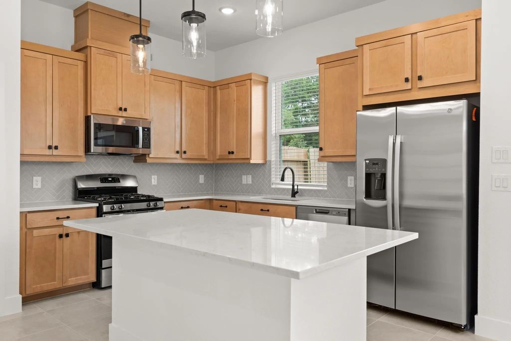 563 Red Cascade Trail, Willis