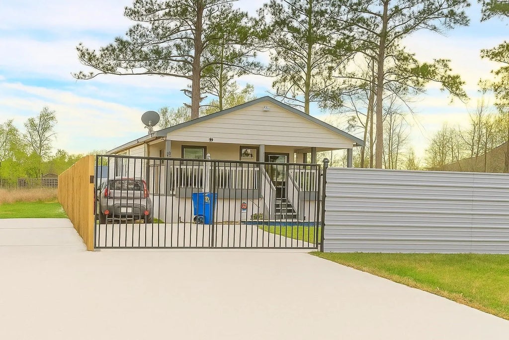 2341 Road 5100 Road, Cleveland