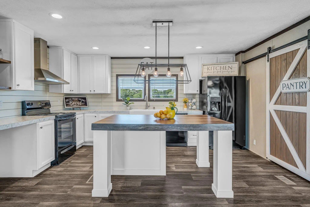 2747 Old Masonic Road, Brenham