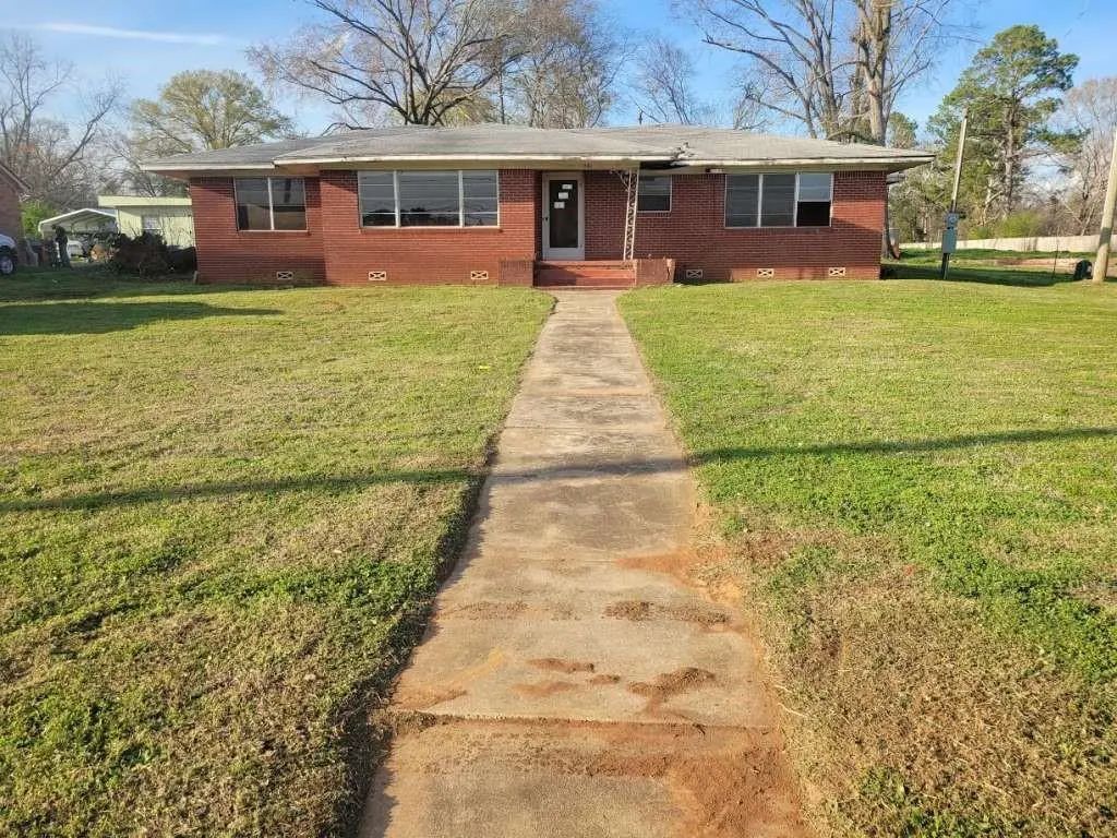806 E First, Hughes Springs