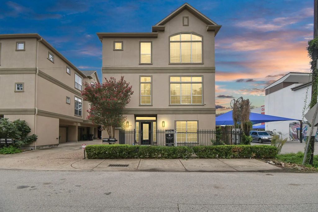 915 Asbury Street E, Houston