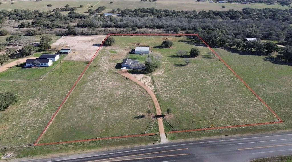 8652 State Highway 111 E, Yoakum