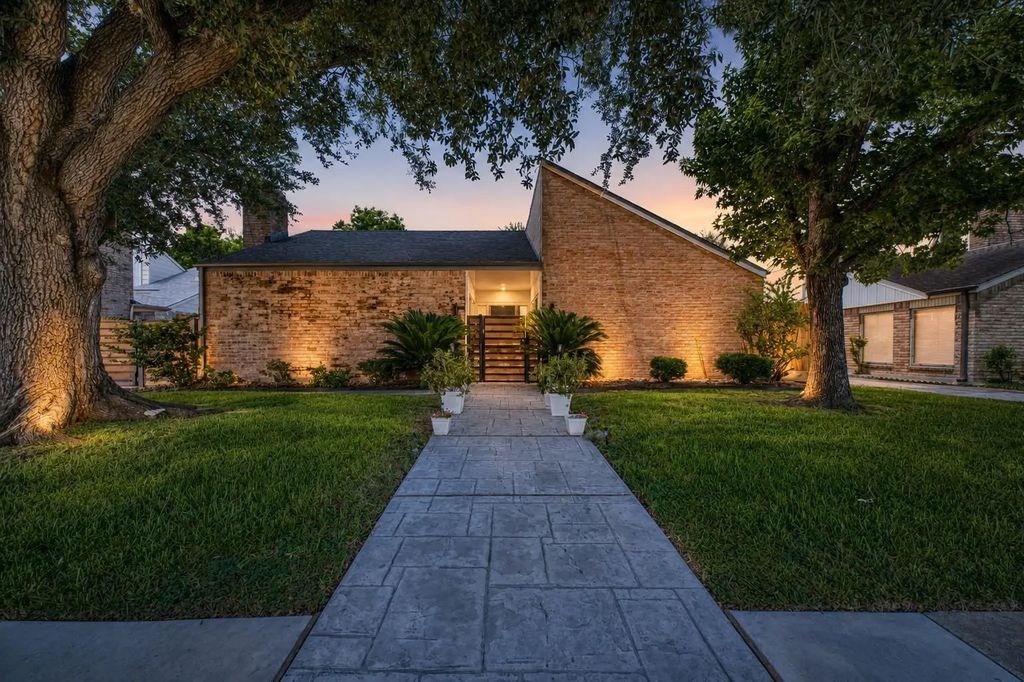 7606 Portal Drive, Houston
