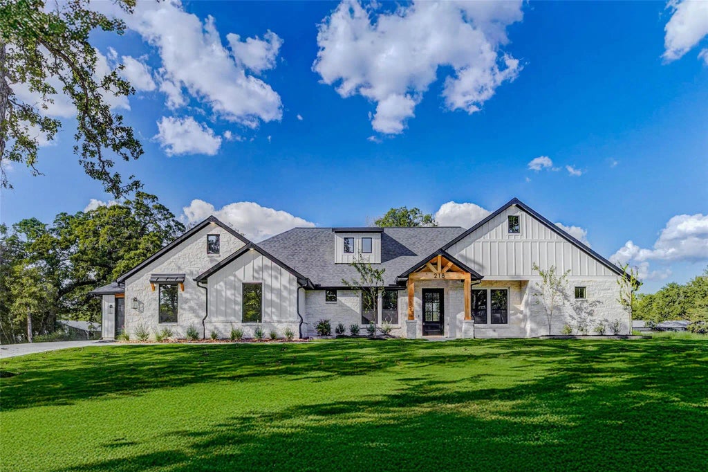 218 N Garrett Circle, Bellville