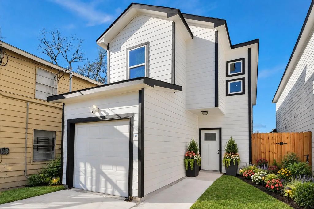 4011 Elmwood Street, Houston
