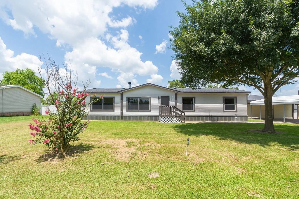10023 S Country Drive, Alvin