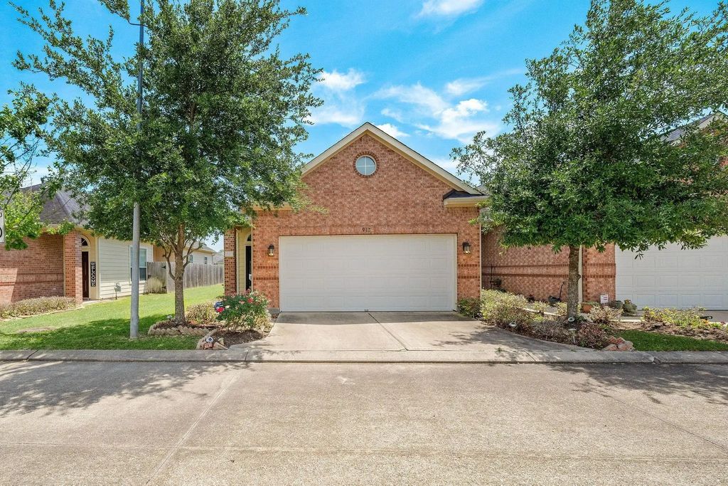 912 Sweet Pine Drive, Katy