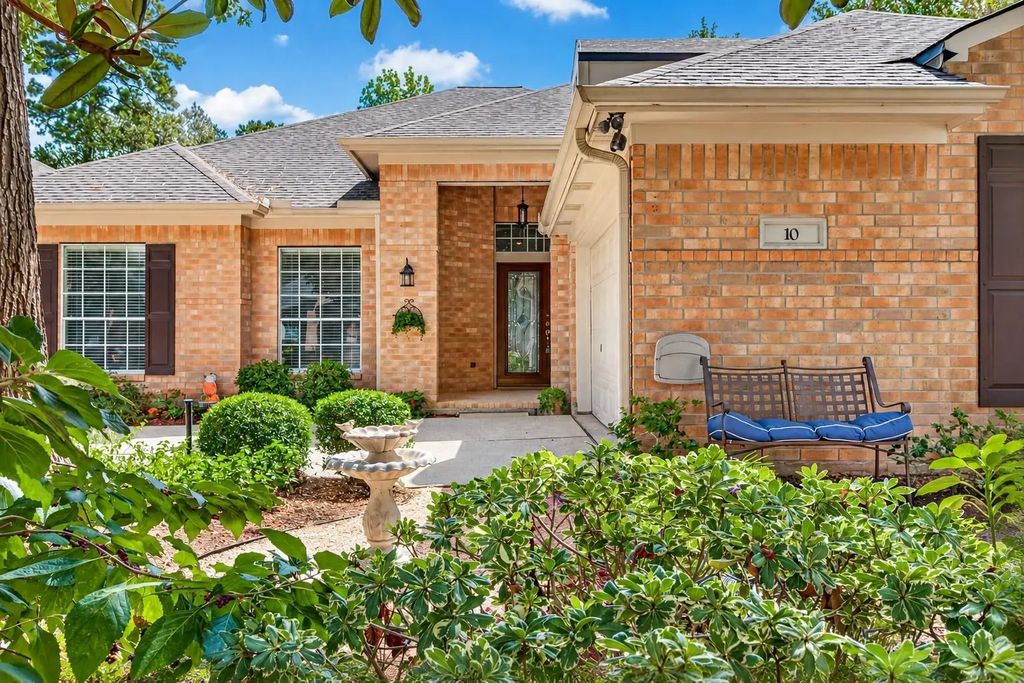 10 Surrey Run Place, The Woodlands