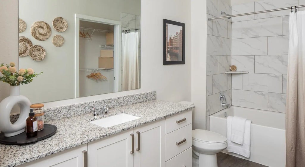 12111 Main Street 13305, Houston