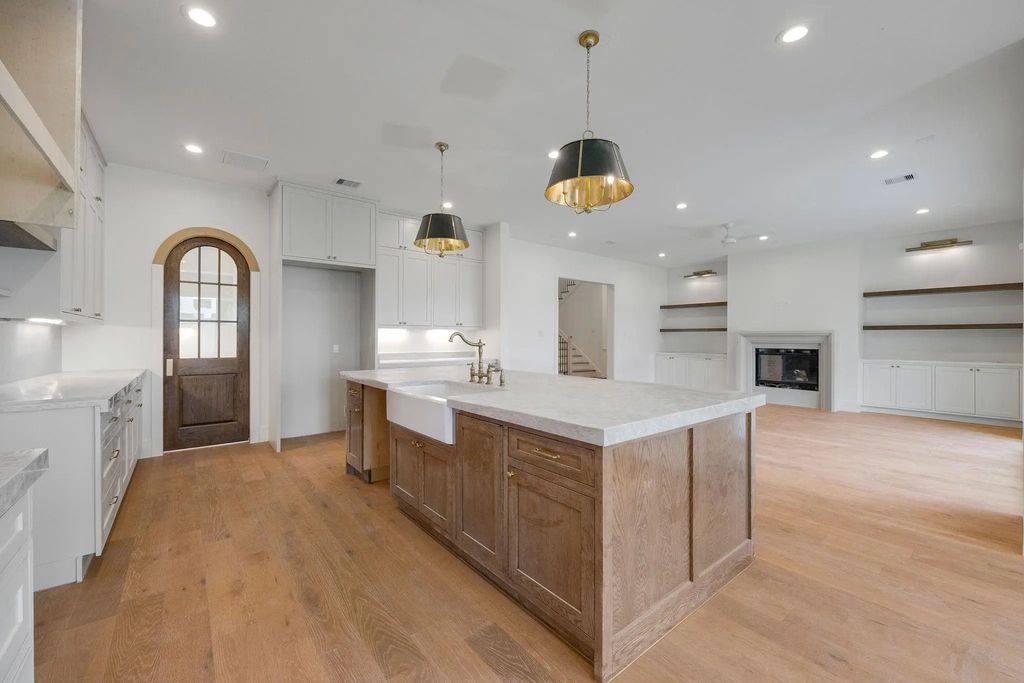 1726 Saxon Drive, Houston