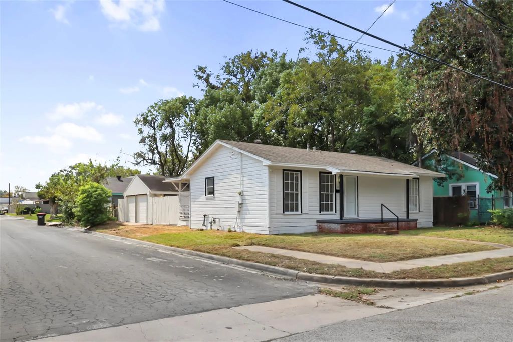 521 E Hunnicutt Street, Baytown