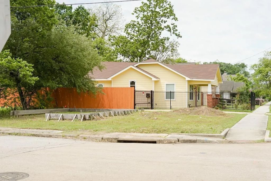 3430 Mcgowen Street, Houston
