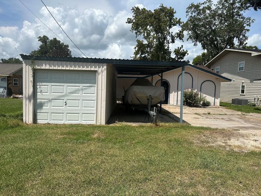 5401 County Road 334 10, Sweeny
