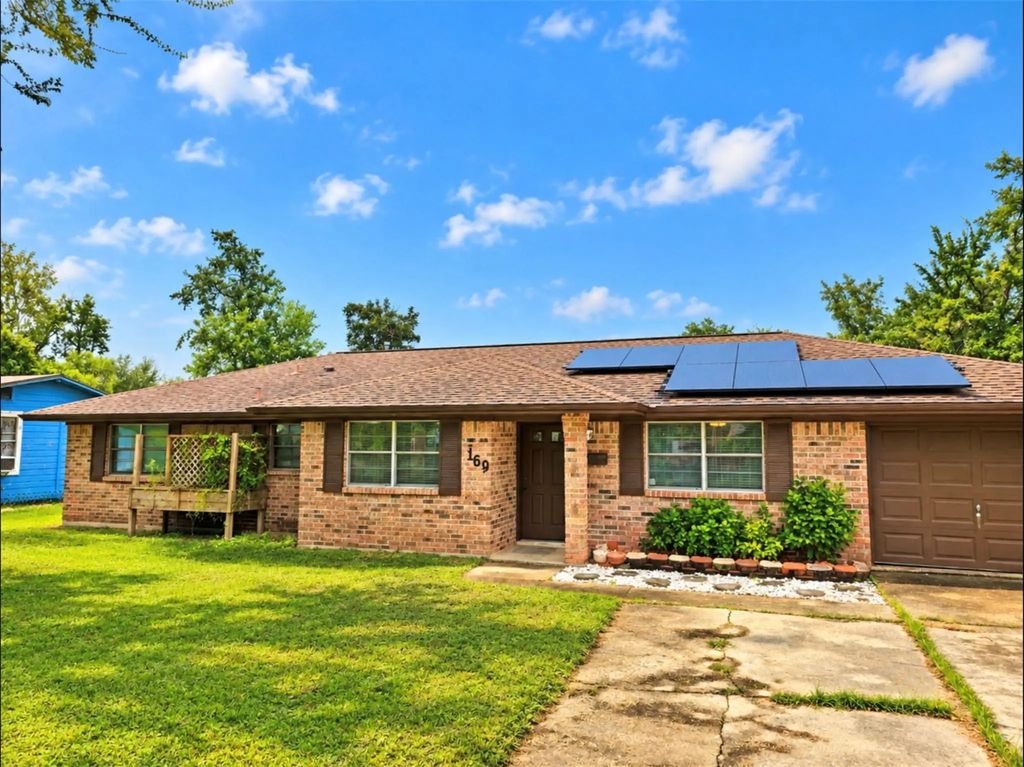1169 E Kyle Road, Clute