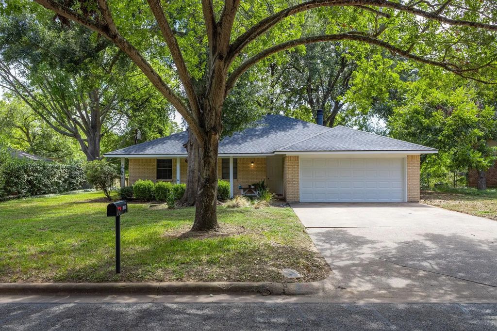 1200 Hollis Drive, Brenham
