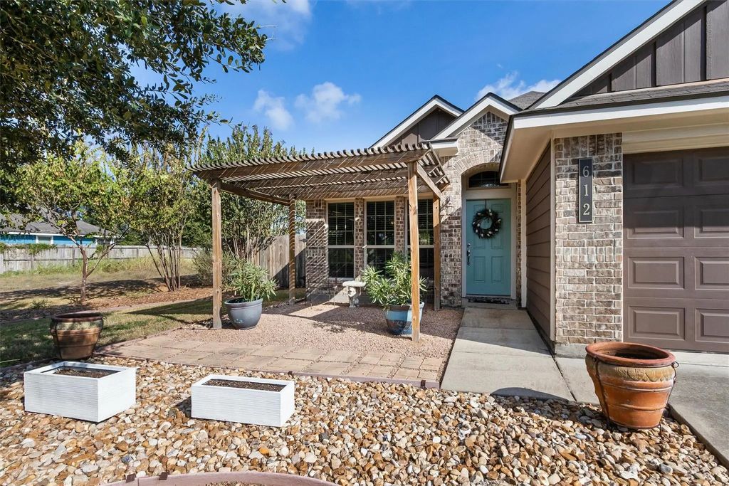 612 Heritage Drive, Navasota