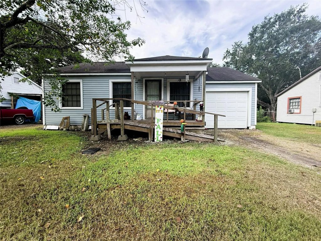 608 Hackberry Bend, Ganado