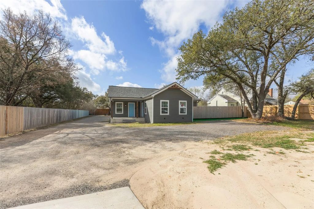 1557 E East William J Bryan Parkway, Bryan