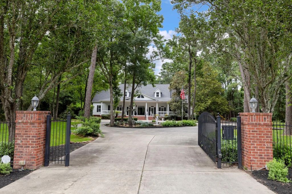 10810 Lake Windcrest, Magnolia