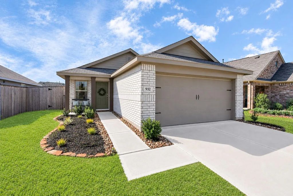 932 Gentle Moss Drive, Magnolia