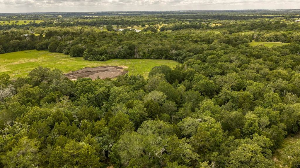 7 Hillwood Trail, Brenham