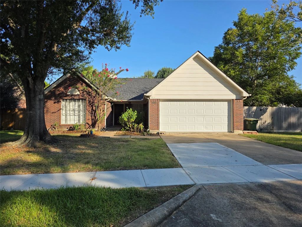 2215 Lady Leslie Lane, Pearland