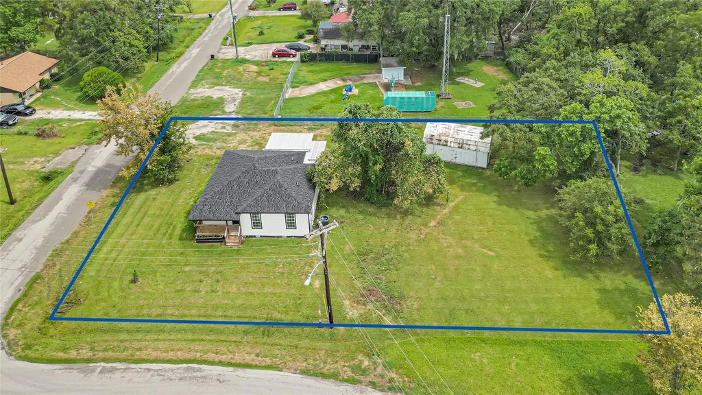 839 Yaupon Street, Clute