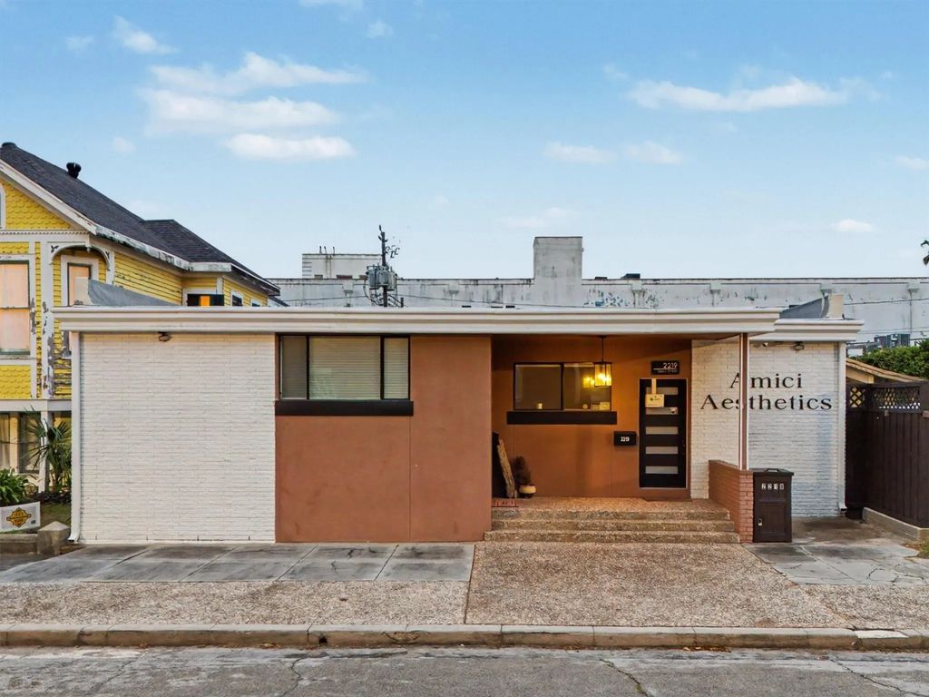 2219 Sealy Street, Galveston