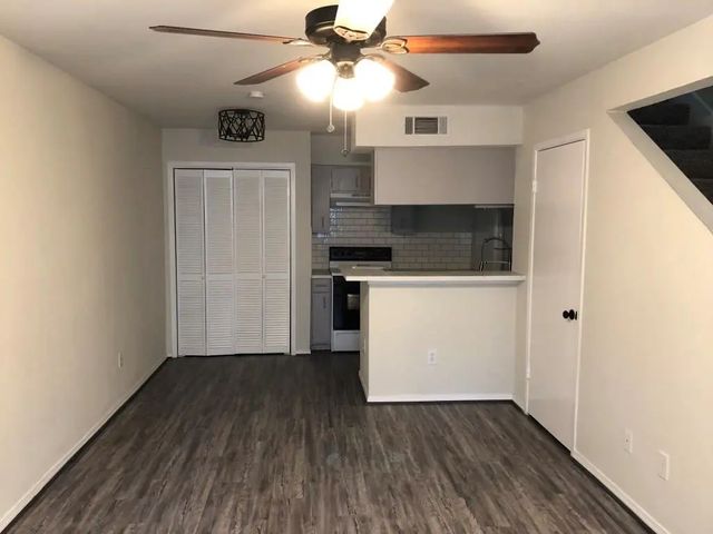 2100 S Wilcrest Drive S 121, Houston