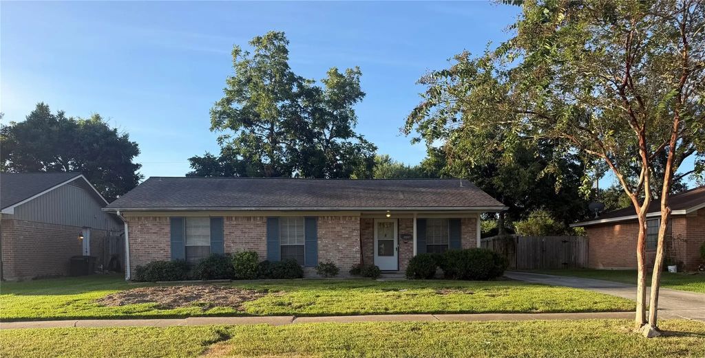10106 Antrim Lane, La Porte