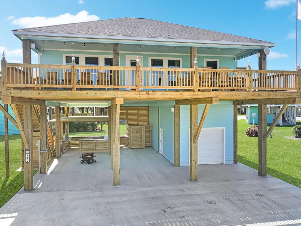 917 Westview, Crystal Beach
