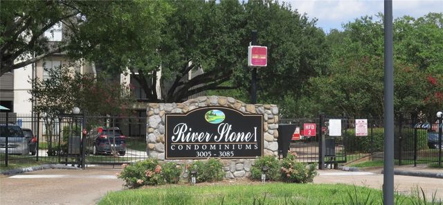 3025 Walnut Bend Lane 21, Houston
