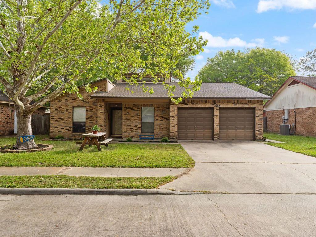 13 Columbella Street, Bay City
