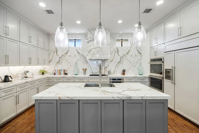 2415 Commonwealth Street, Houston