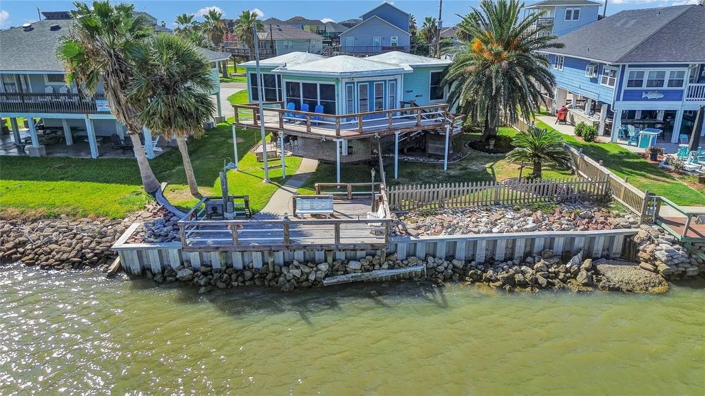 83 Dolphin Lane, Freeport