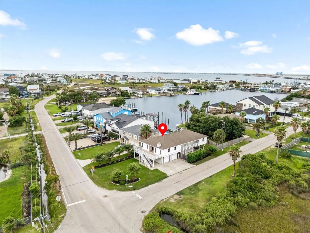 8902 Teichman Road, Galveston