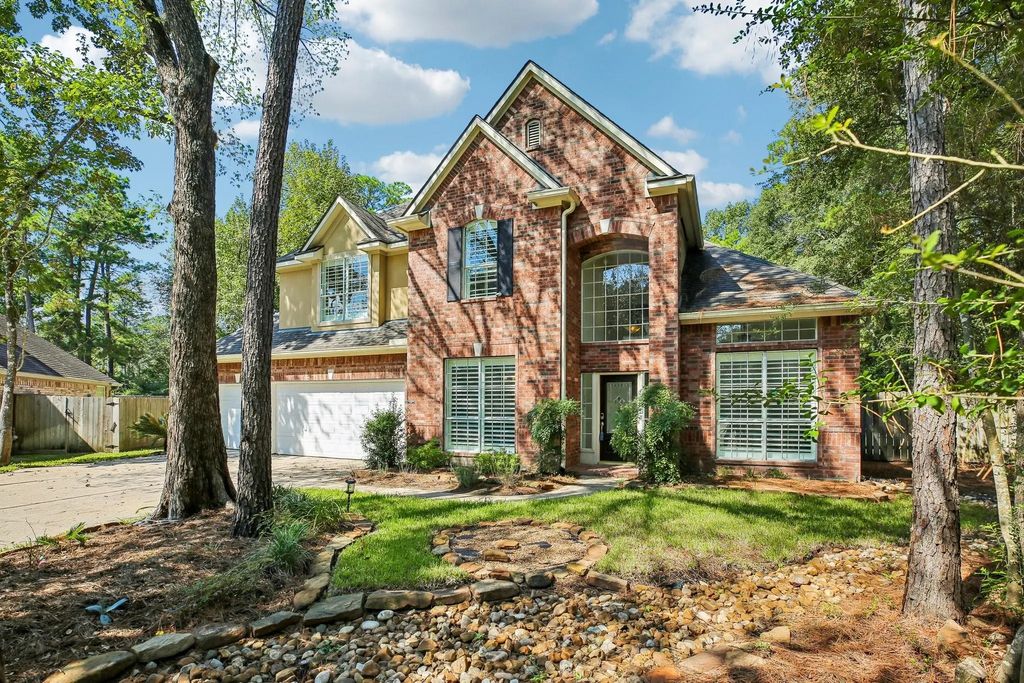 14 Guinevere Place, The Woodlands