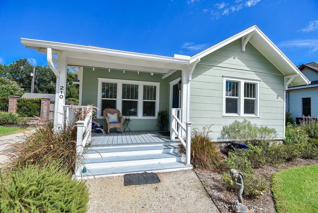 210 W Calhoun Street, El Campo