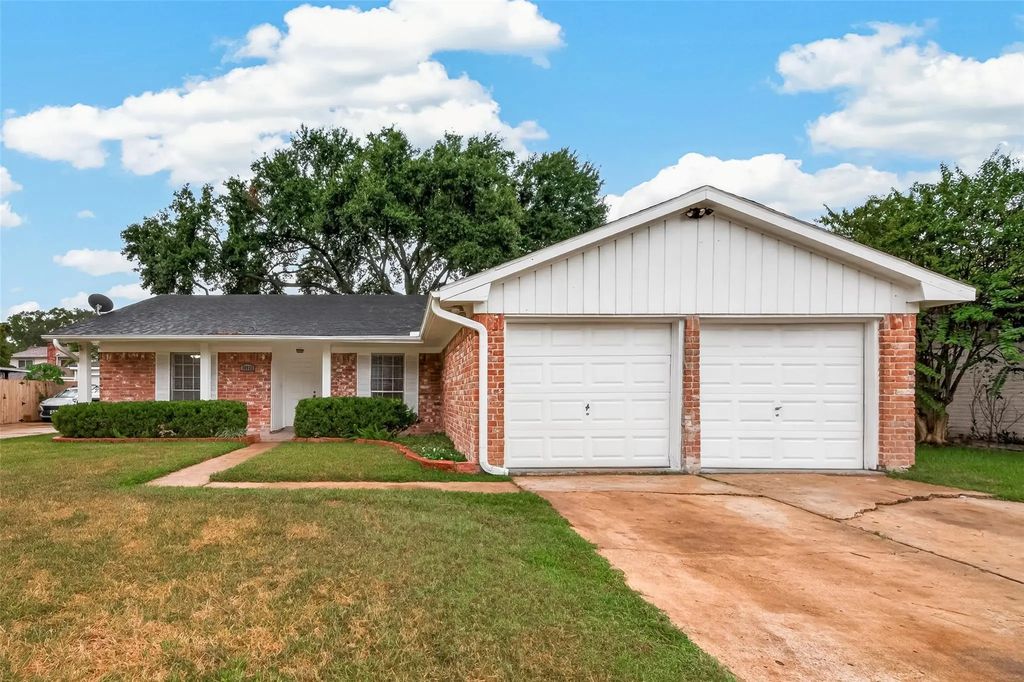 12523 Hunting Briar Drive, Houston