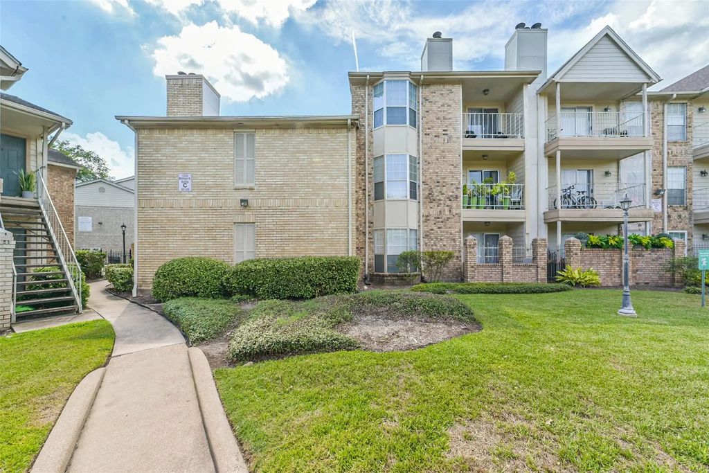 12550 Whittington Drive 303, Houston
