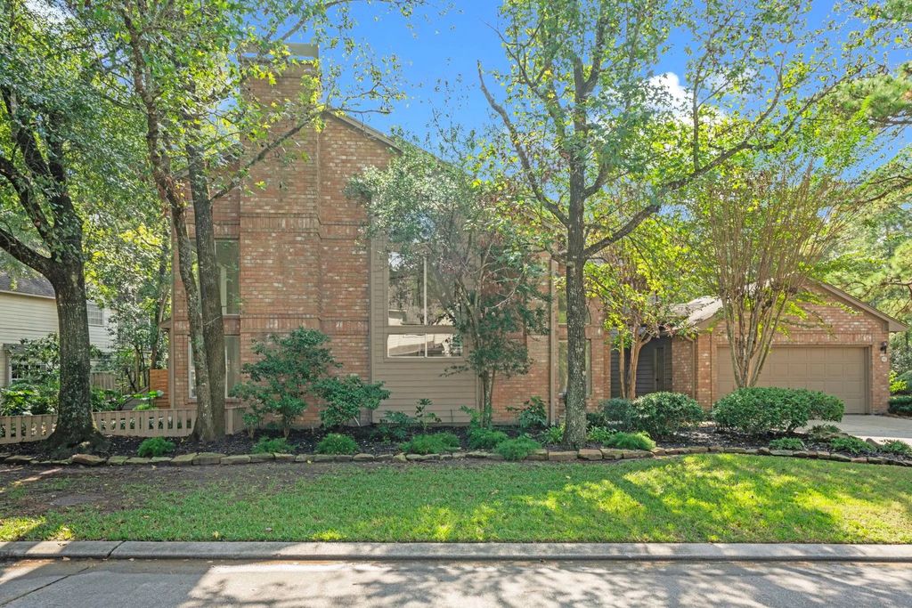 45 N Lakeridge Circle, The Woodlands