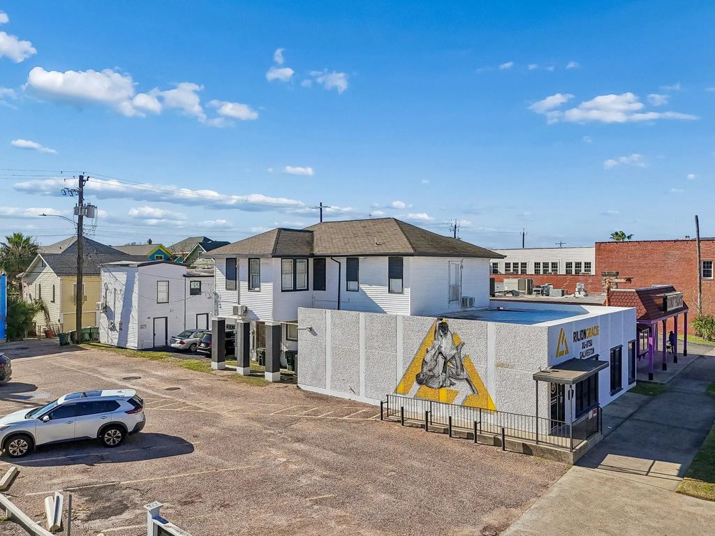 2115 Broadway Avenue J, Galveston