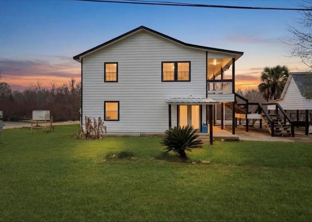 370 County Road 1333, Liberty